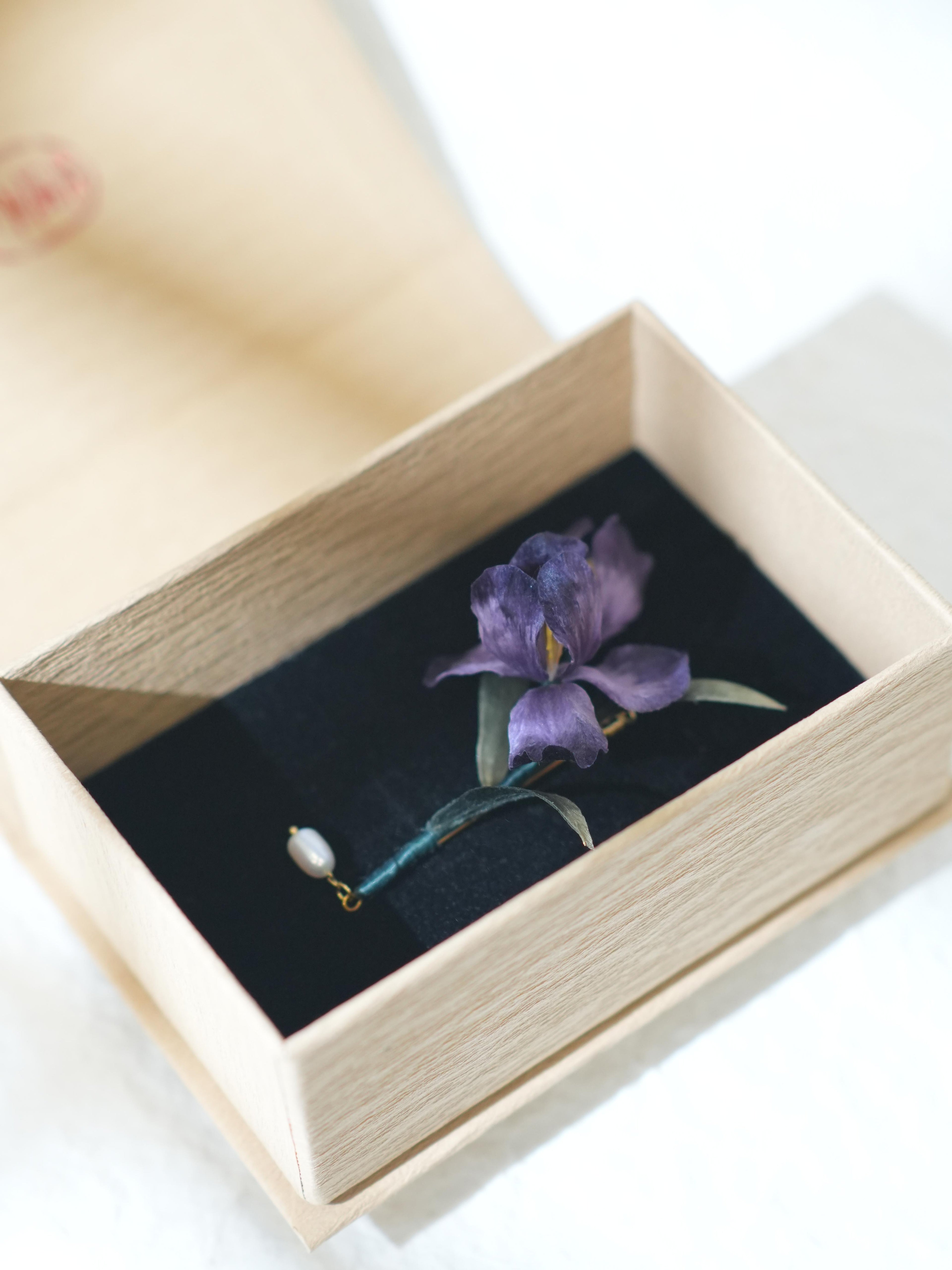 HandmadeRonghua—Color Iris Brooch