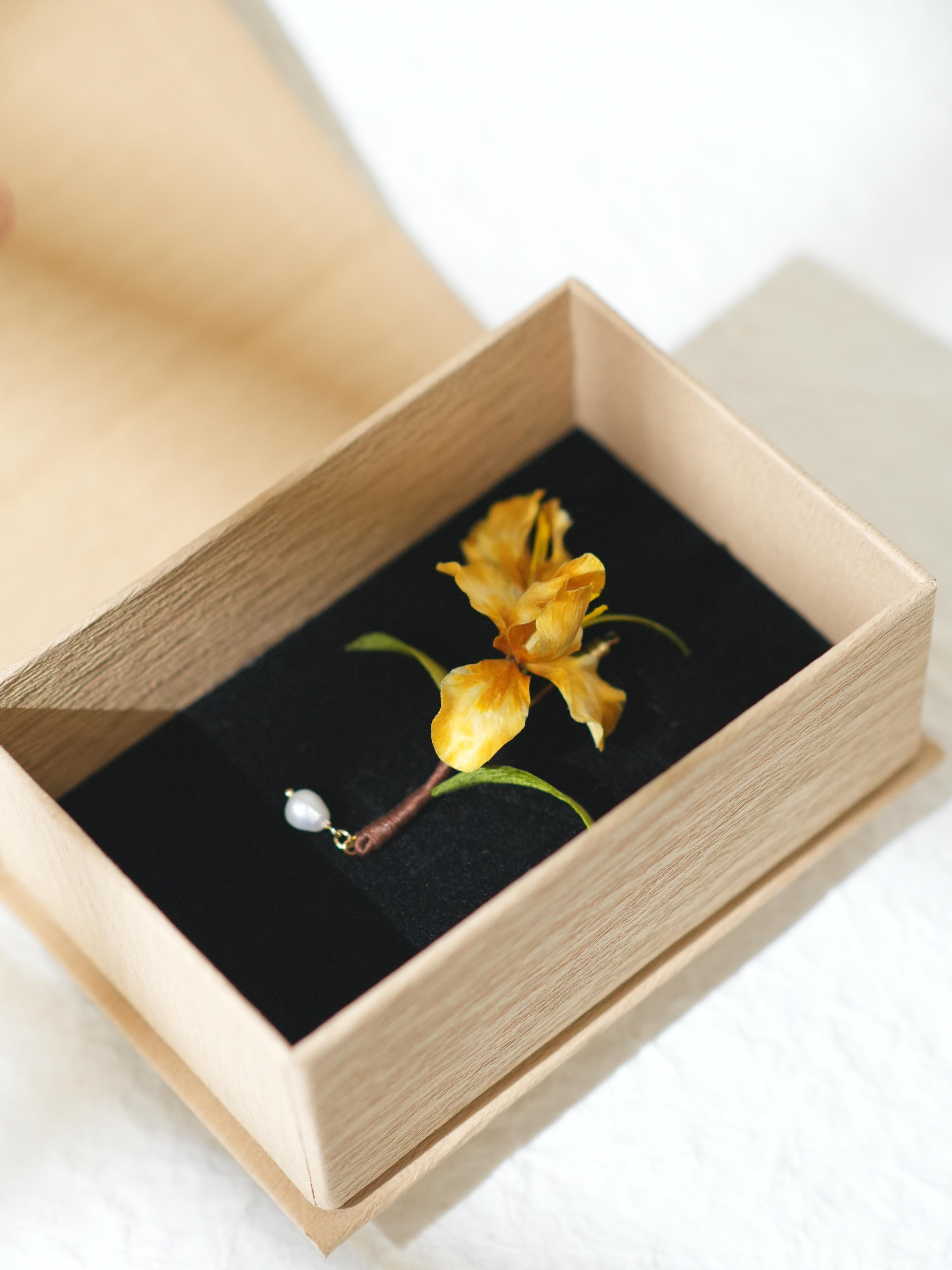 HandmadeRonghua—Color Iris Brooch