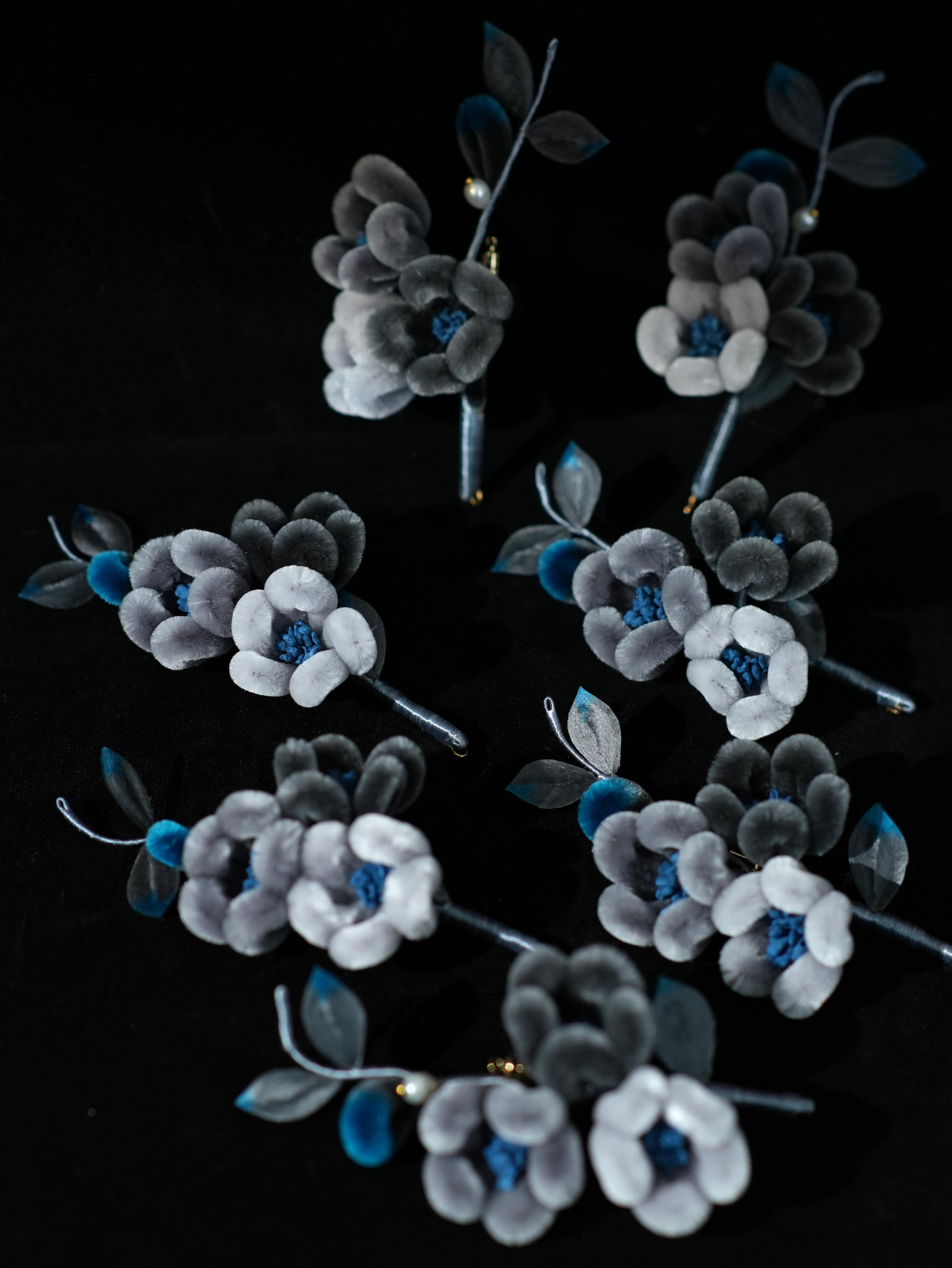HandmadeRonghua—Cute Orchid Brooch