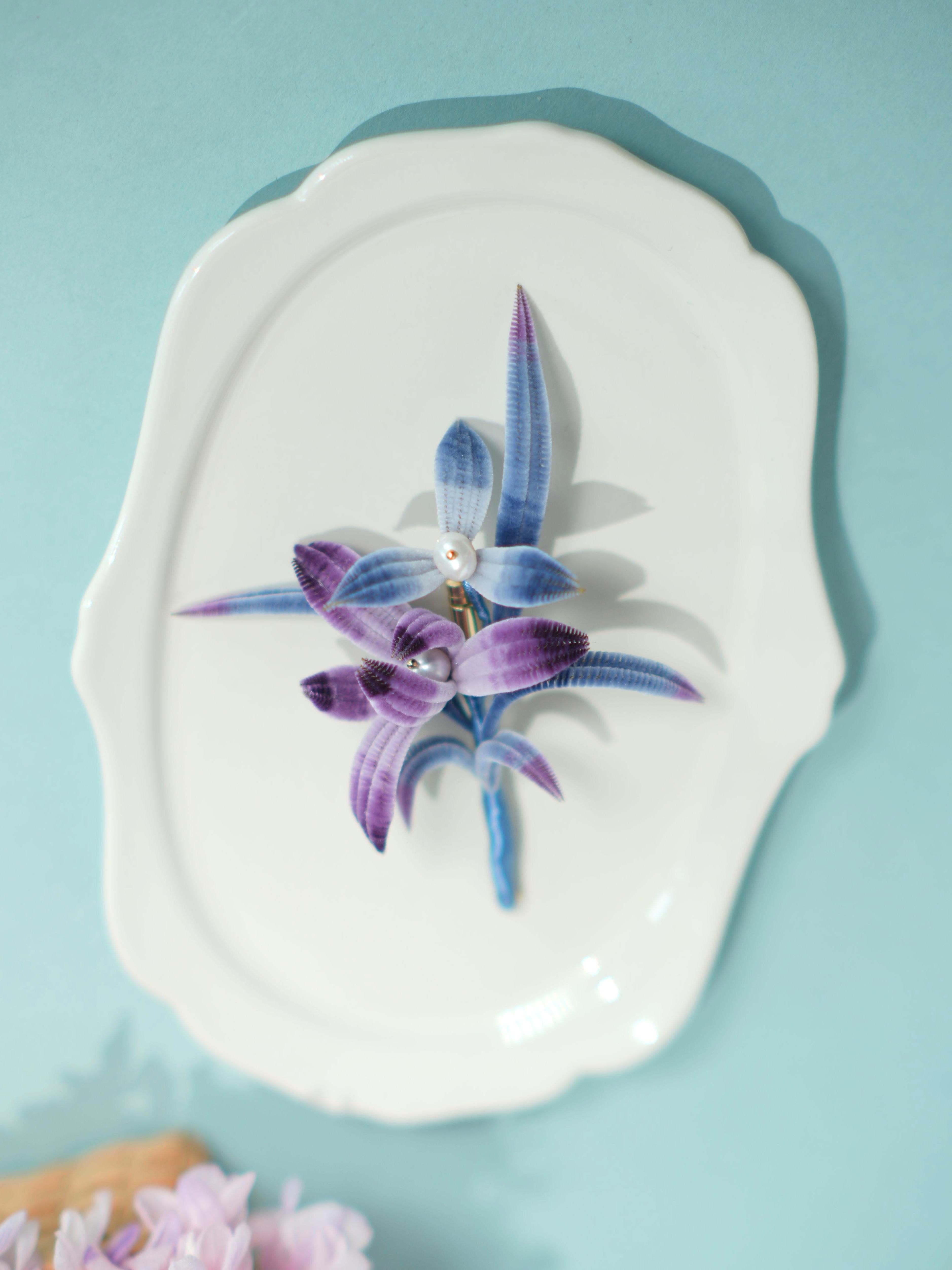 HandmadeRonghua—Elegant Orchid Brooch