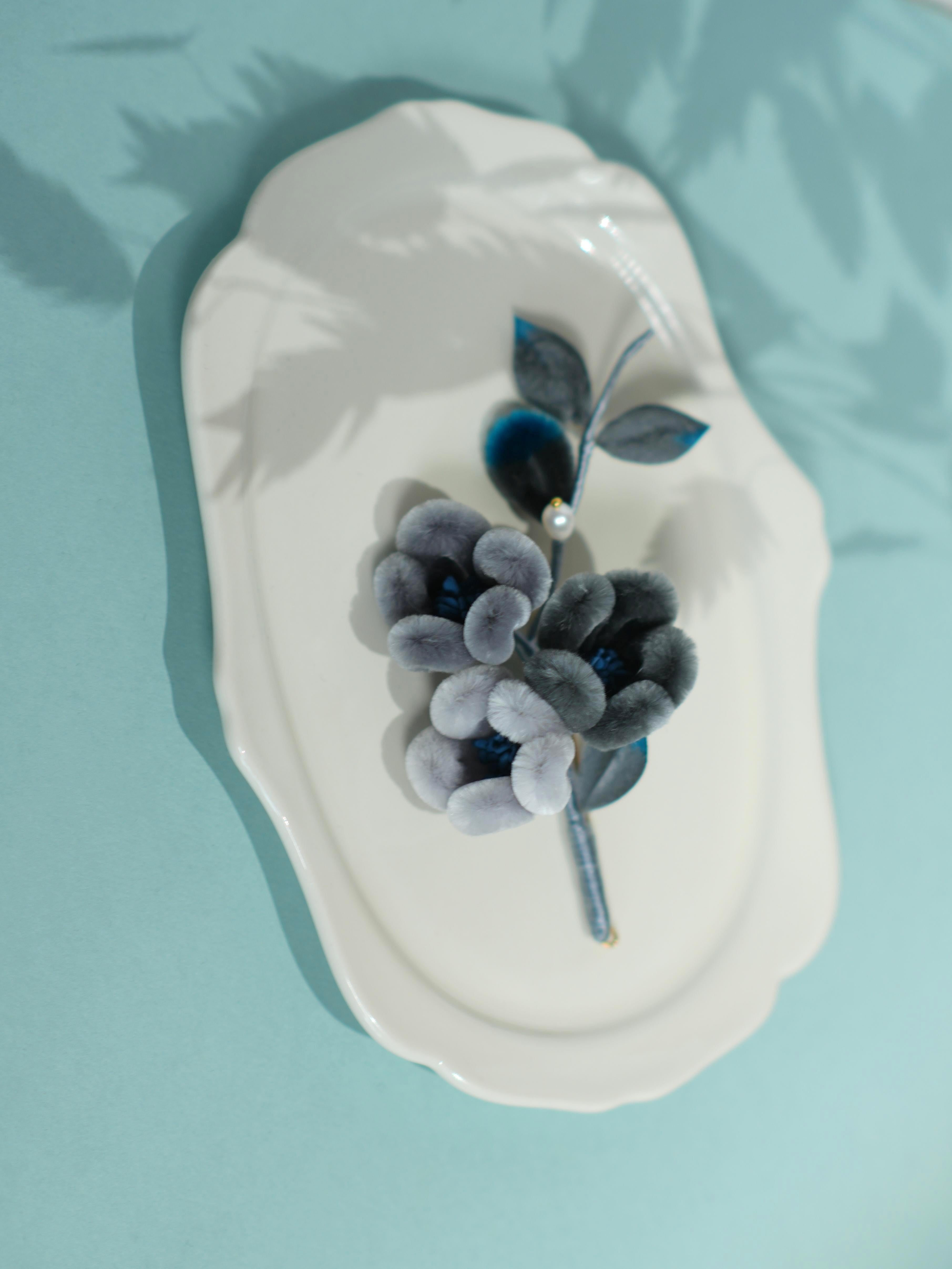 HandmadeRonghua—Cute Orchid Brooch