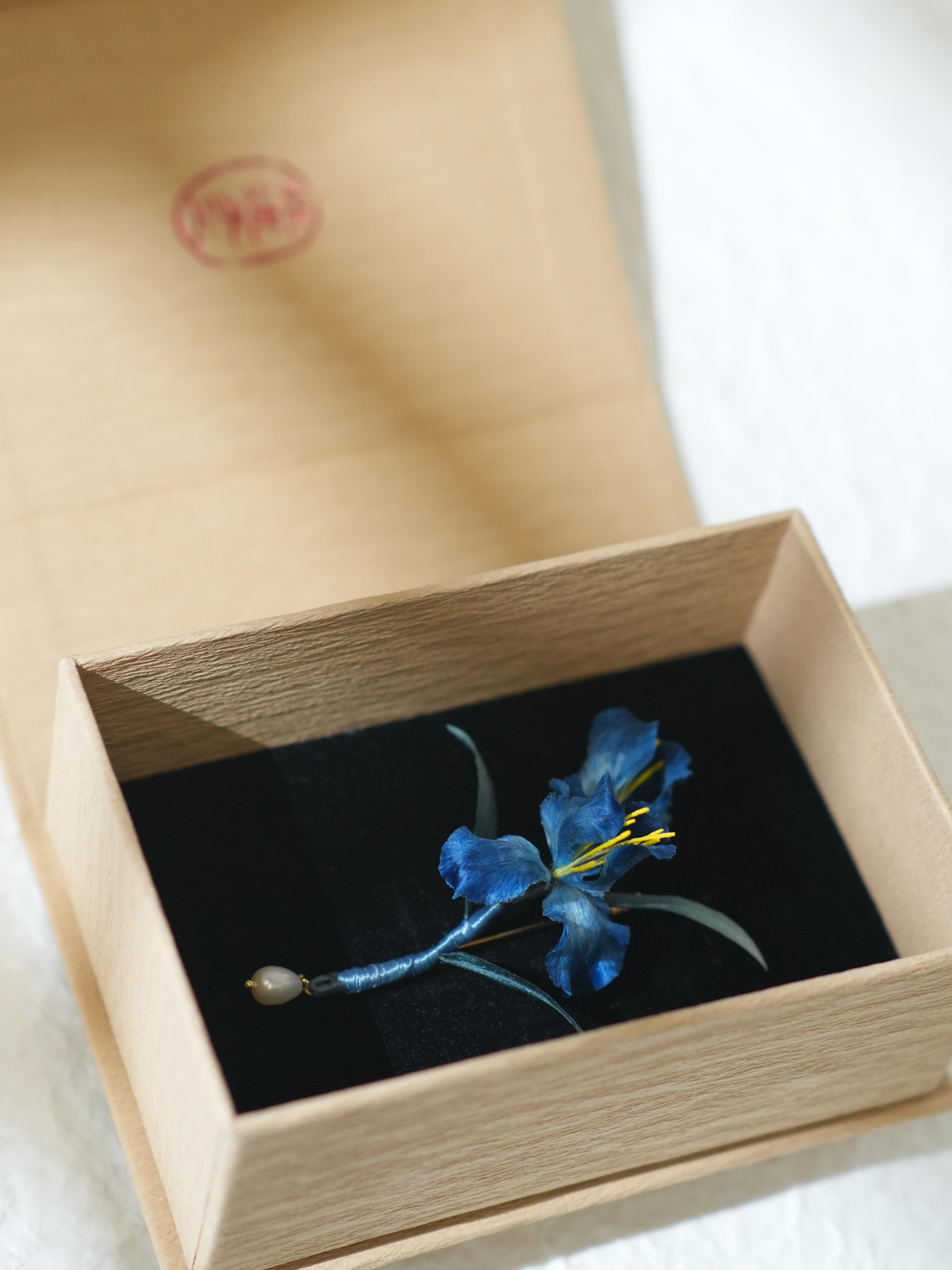 HandmadeRonghua—Color Iris Brooch