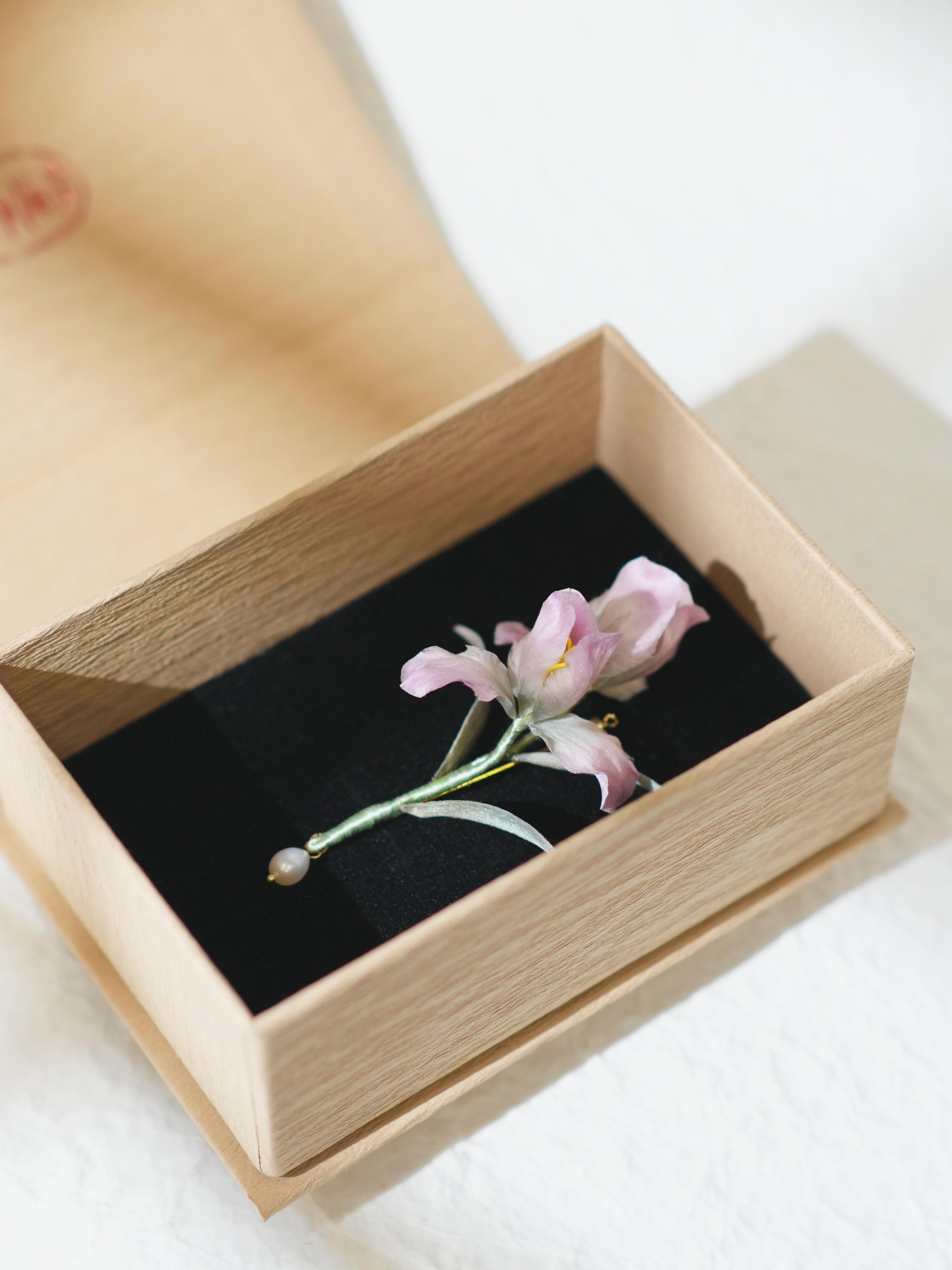 HandmadeRonghua—Color Iris Brooch